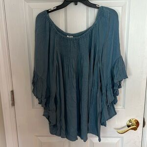 Avenue top size 18/20 in blue 3/4 sleeves like new
